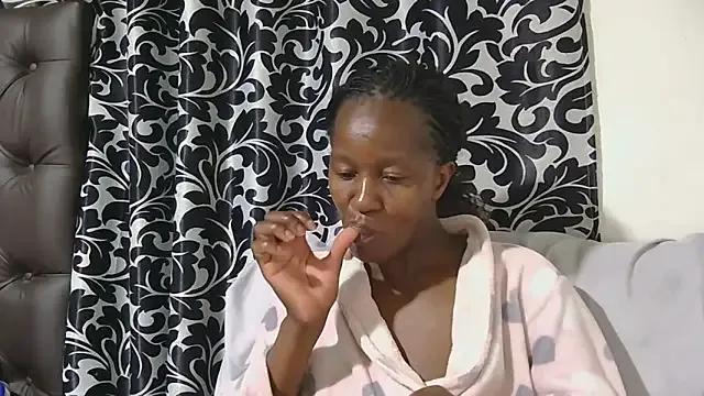 Freechat sluttylaura21 on StripChat