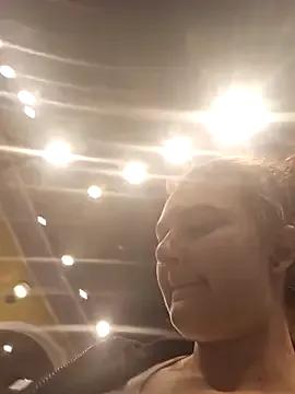 Freechat Snowbunnycake_131 on StripChat