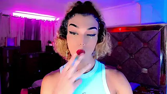 Freechat the-horus-girl on StripChat