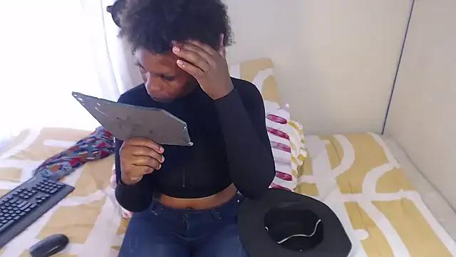 Freechat Tillah87 on StripChat