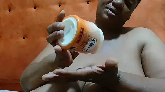 Freechat tinagiant on StripChat