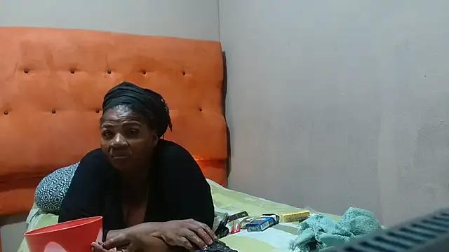 Freechat tinagiant on StripChat