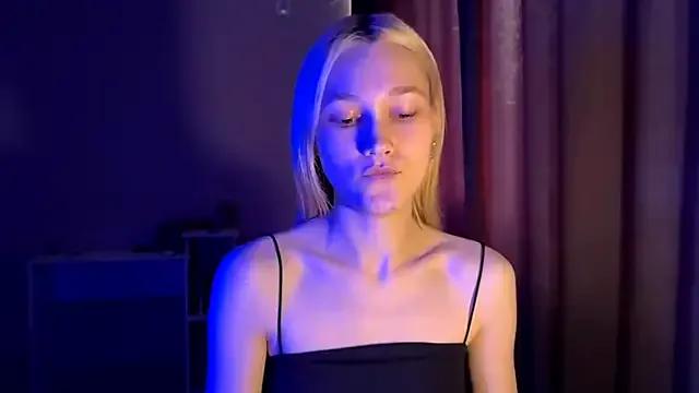 StripChat TwinedPeril is Freechat TwinedPeril — Spin around, show my outfit