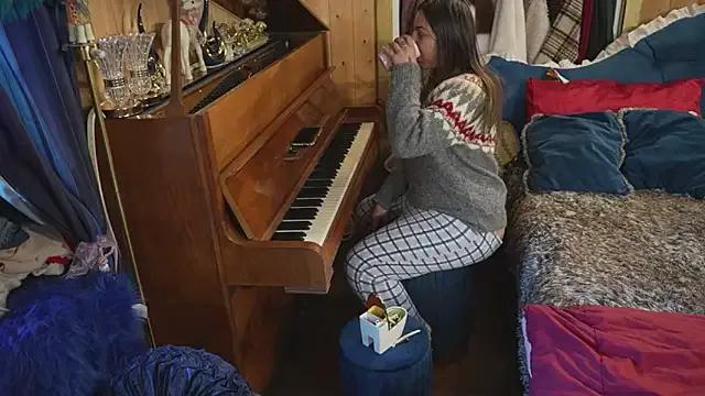 VanessaDoyle — 3 foto hot+ 2 video