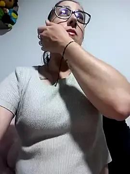 VIANKA_0917 — Show pussy + open ass  