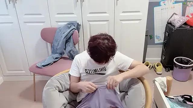 Group xlong00099 on StripChat